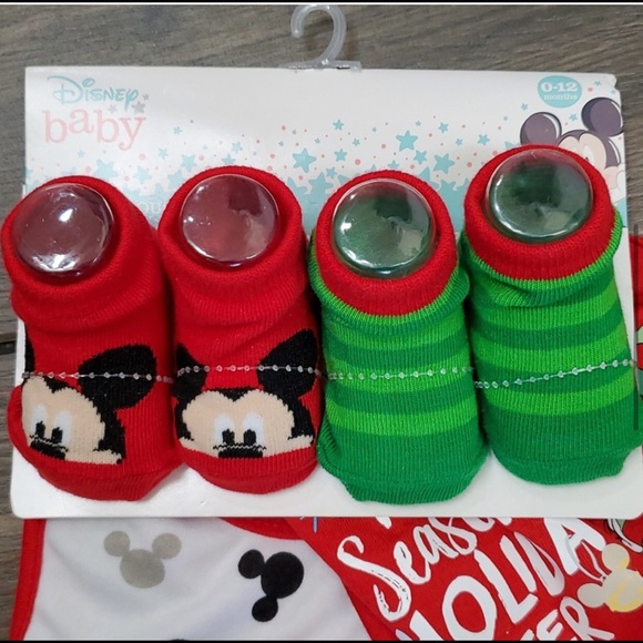 Baby Disney Christmas baby bibs & socks 0-12M - Picture 4 of 5